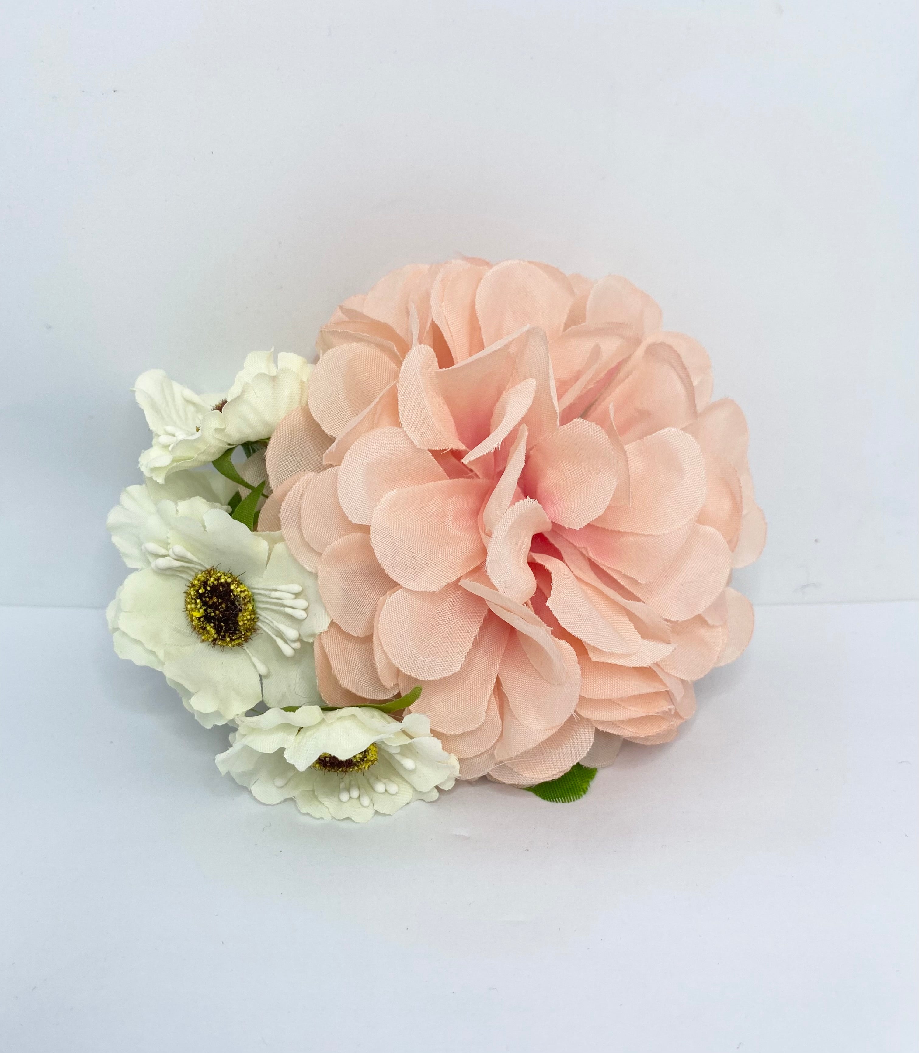 Daisies and apricot vintage style Floral hair clip . Pin-up flower 1950s style