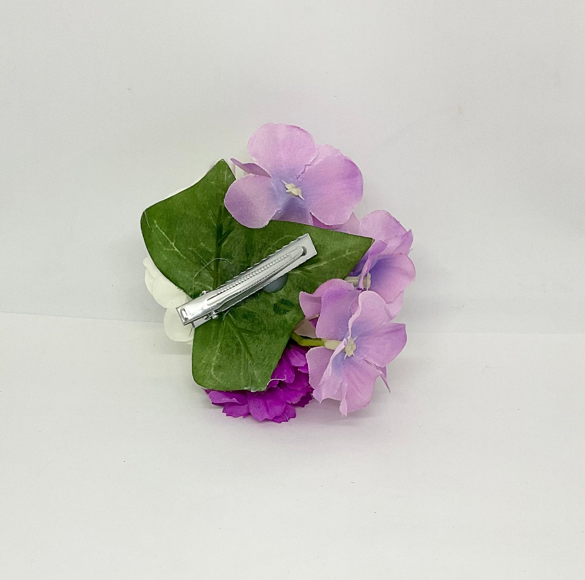 Soft mauve/cream daisy 1940s/1950s vintage style pin up hair flower clip.