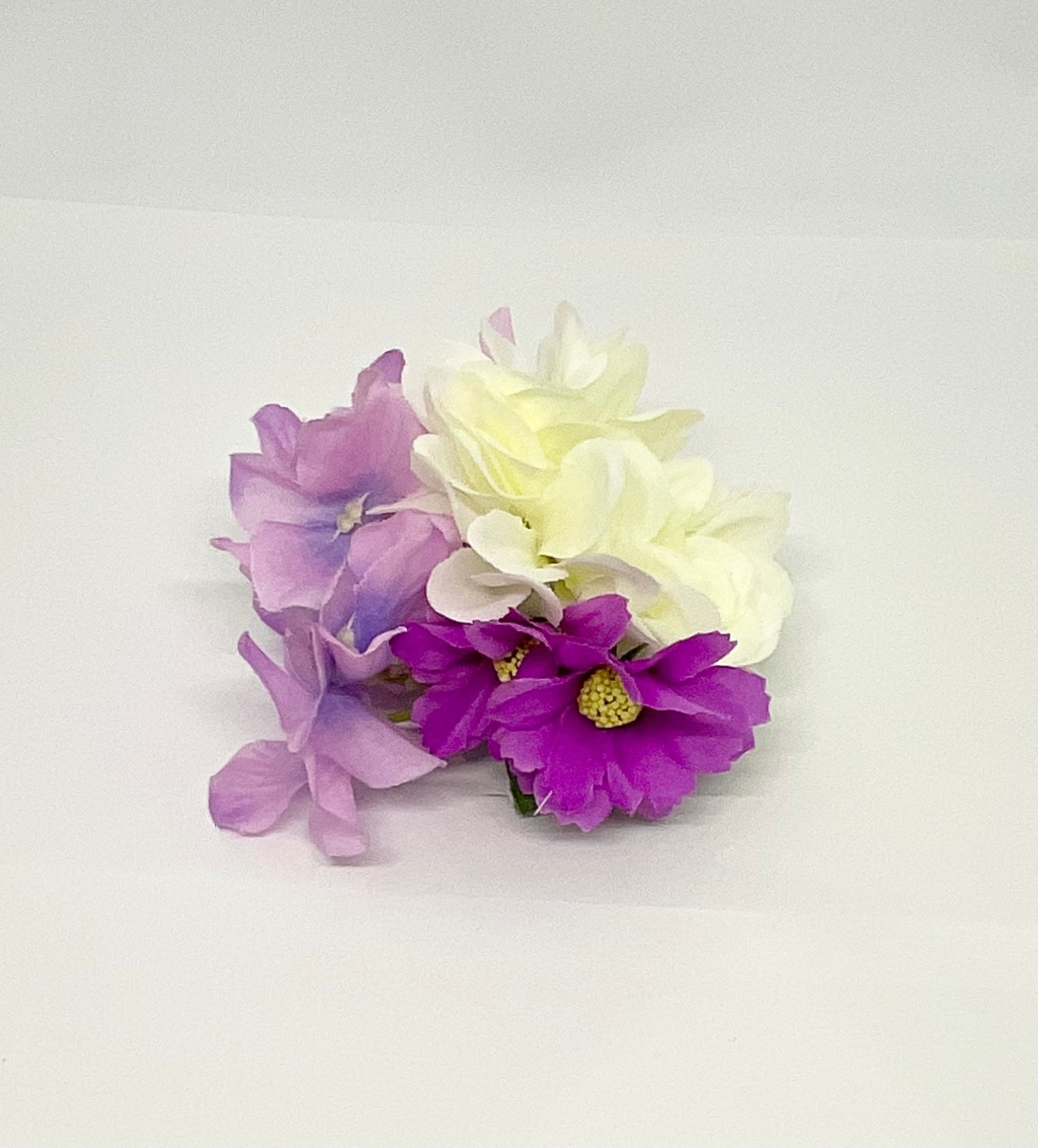 Soft mauve/cream daisy 1940s/1950s vintage style pin up hair flower clip.