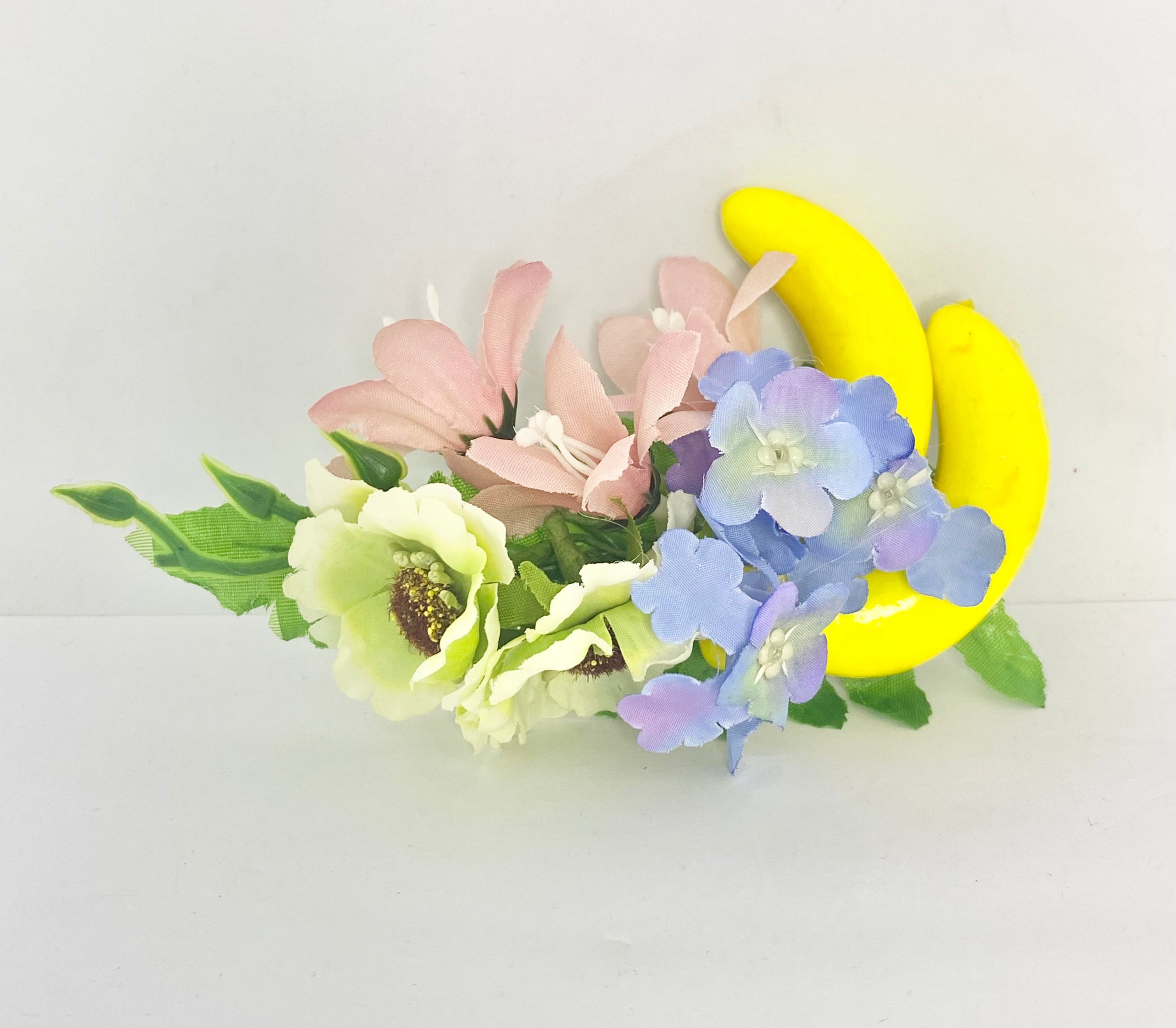 Summer Crush vintage style Decorative hair clip with flowers and bananas on a light background
