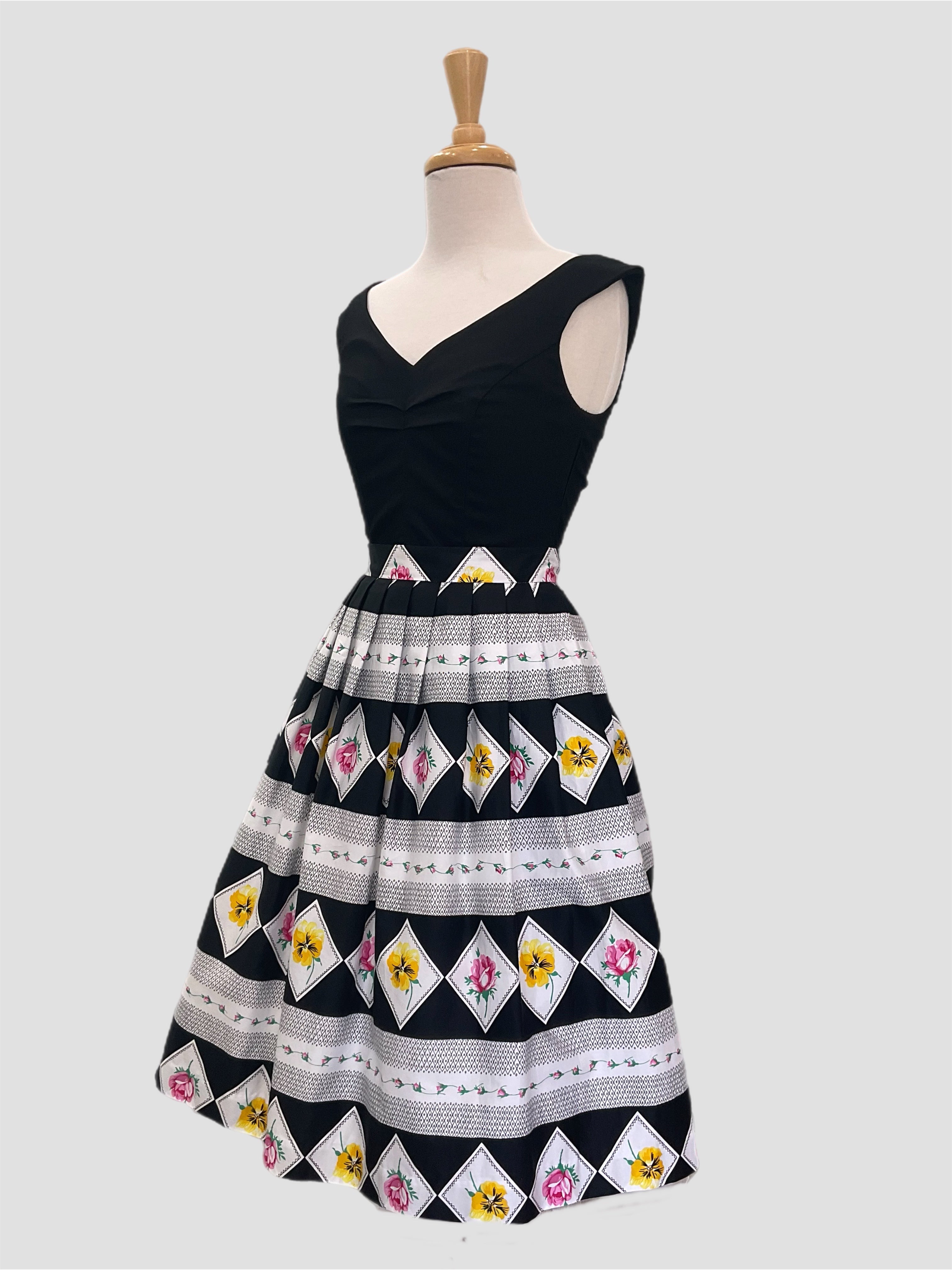 Scarlet Top Black Retrospec'd Clothing